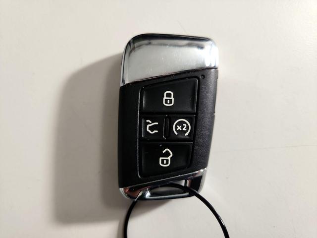 Photo of 2023 Gray Volkswagen Atlas Cross Sport