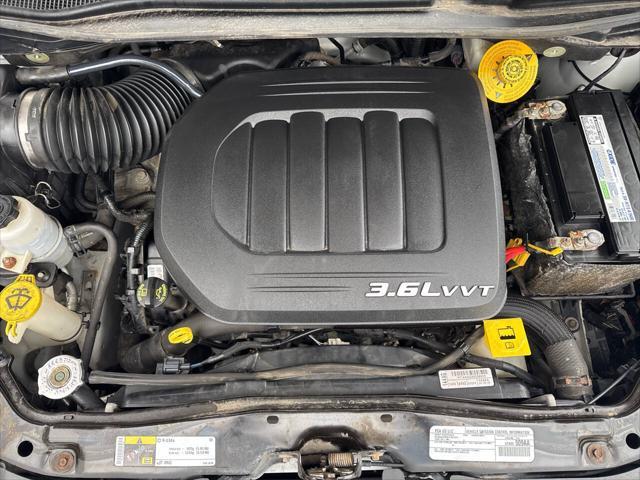 Photo of 2016 Bright White Clear Coat Chrysler Town & Country