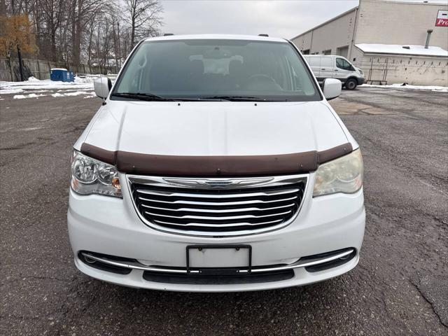 Photo of 2016 Bright White Clear Coat Chrysler Town & Country