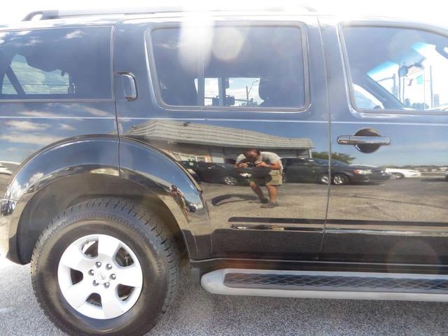 Photo of 2009 Black Nissan Pathfinder