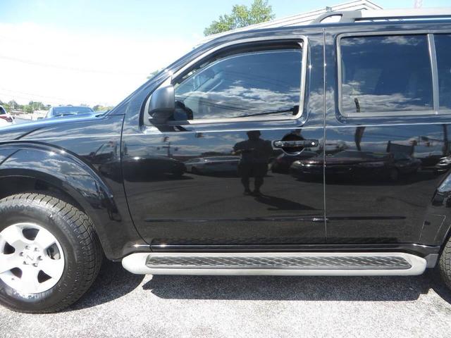 Photo of 2009 Black Nissan Pathfinder
