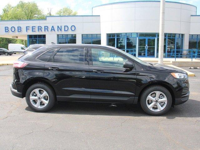 Photo of 2024 Agate Black Metallic Ford Edge