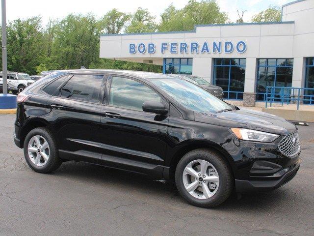 Photo of 2024 Agate Black Metallic Ford Edge