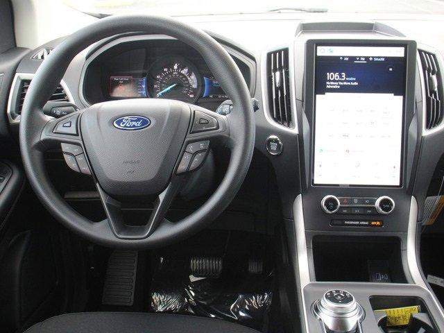 Photo of 2024 Agate Black Metallic Ford Edge