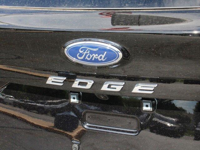 Photo of 2024 Agate Black Metallic Ford Edge
