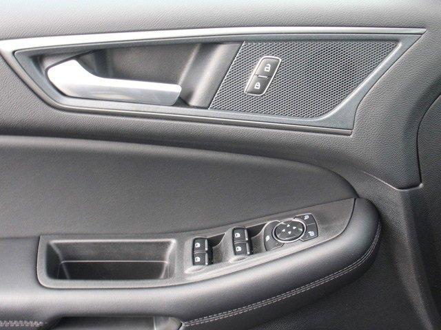 Photo of 2024 Agate Black Metallic Ford Edge