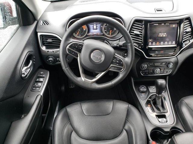 Photo of 2019 Velvet Red Pearlcoat Jeep Cherokee