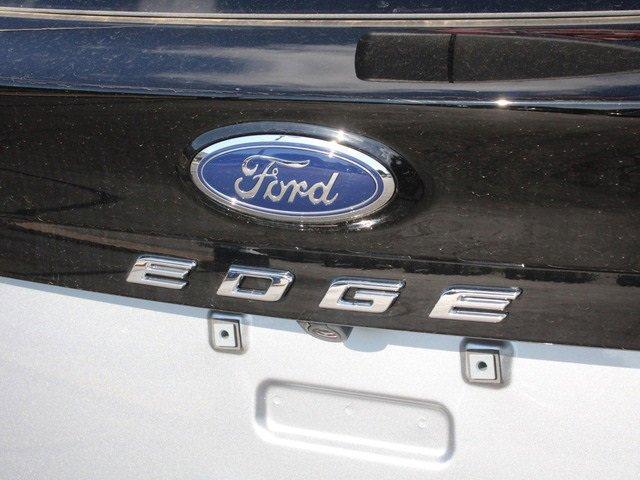 Photo of 2024 Iconic Silver Metallic Ford Edge