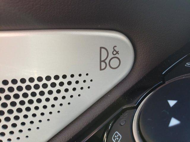 Photo of 2025 White Ford Explorer
