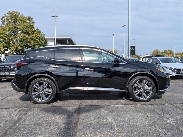 Photo of 2023 Black Nissan Murano