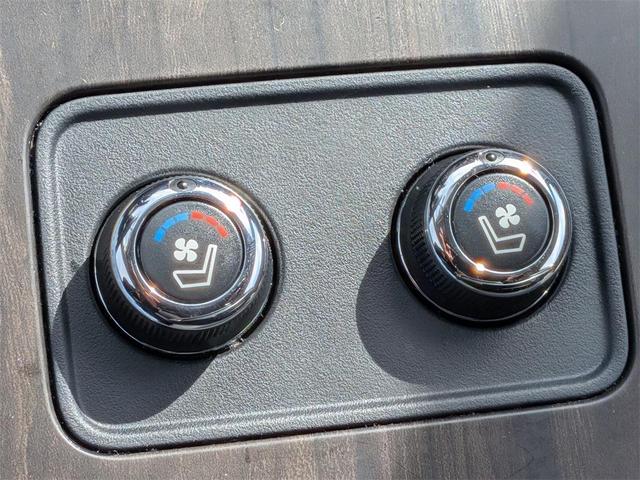 Photo of 2023 Black Nissan Murano