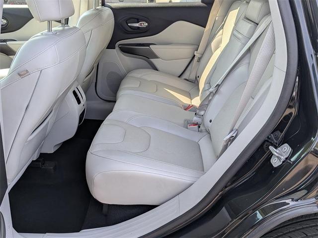 Photo of 2019 Diamond Black Jeep Cherokee