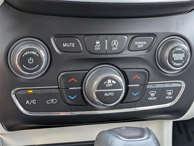 Photo of 2019 Diamond Black Jeep Cherokee