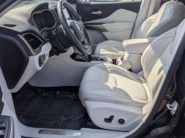 Photo of 2019 Diamond Black Jeep Cherokee