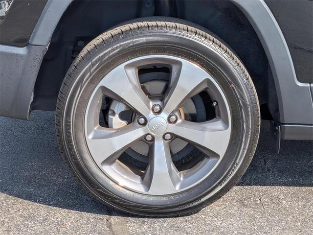 Photo of 2019 Diamond Black Jeep Cherokee