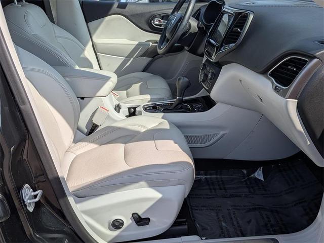 Photo of 2019 Diamond Black Jeep Cherokee