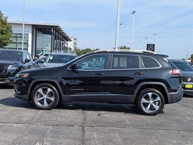 Photo of 2019 Diamond Black Jeep Cherokee