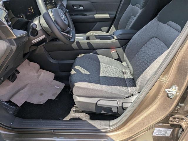 Photo of 2025 Canyon Bronze M Nissan Kicks