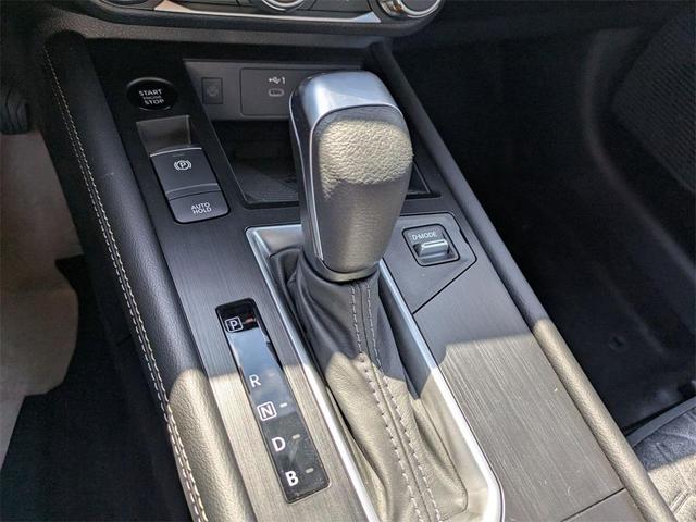 Photo of 2025 Canyon Bronze M Nissan Kicks
