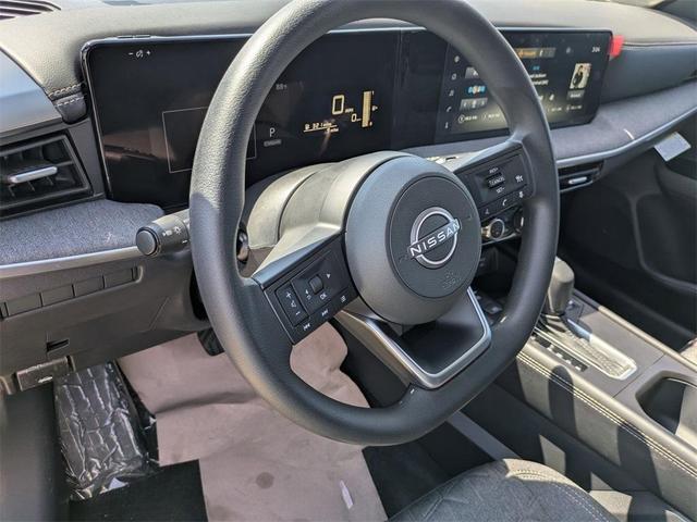 Photo of 2025 Canyon Bronze M Nissan Kicks
