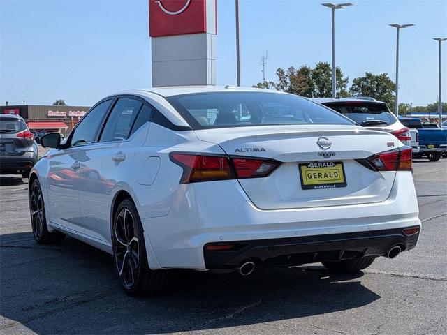 Photo of 2024 White Nissan Altima