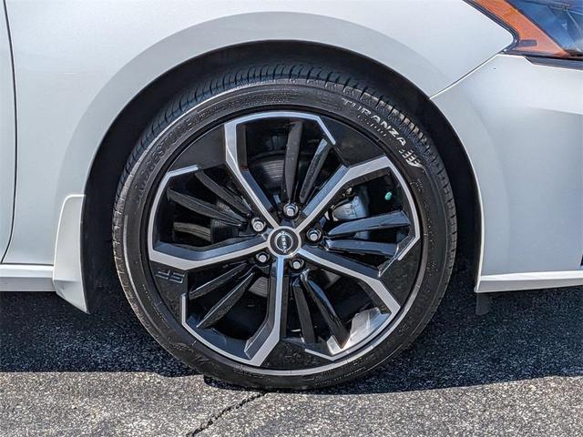 Photo of 2024 White Nissan Altima