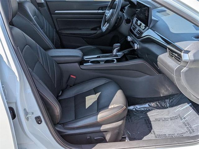 Photo of 2024 White Nissan Altima