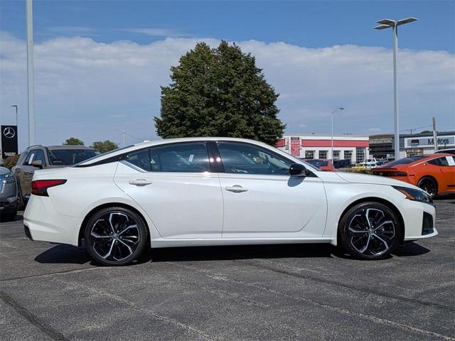 Photo of 2024 White Nissan Altima