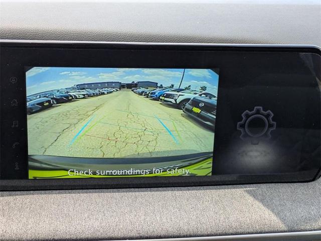 Photo of 2025 Canyon Bronze M Nissan Kicks