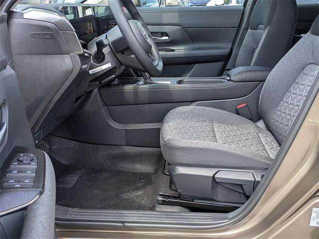 Photo of 2025 Canyon Bronze M Nissan Kicks