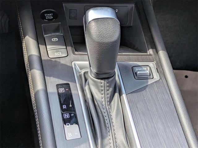 Photo of 2025 Canyon Bronze M Nissan Kicks