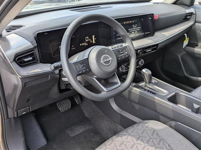 Photo of 2025 Canyon Bronze M Nissan Kicks