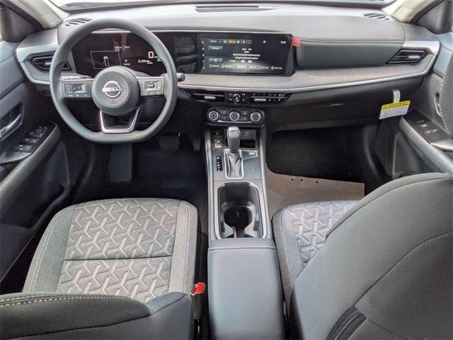 Photo of 2025 Canyon Bronze M Nissan Kicks