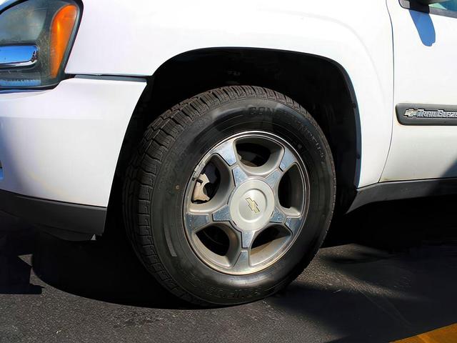 Photo of 2004 Summit White Chevrolet TrailBlazer EXT