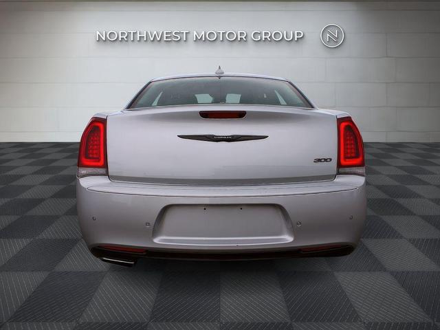Photo of 2022 Silver Mist Chrysler 300