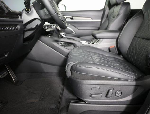 Photo of 2025 Ebony Black Kia Telluride