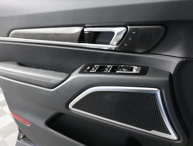 Photo of 2025 Ebony Black Kia Telluride