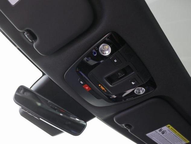 Photo of 2025 Glacier White Pearl Kia EV6