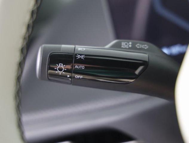 Photo of 2025 Glacier White Pearl Kia EV6