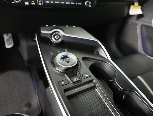 Photo of 2025 Glacier White Pearl Kia EV6