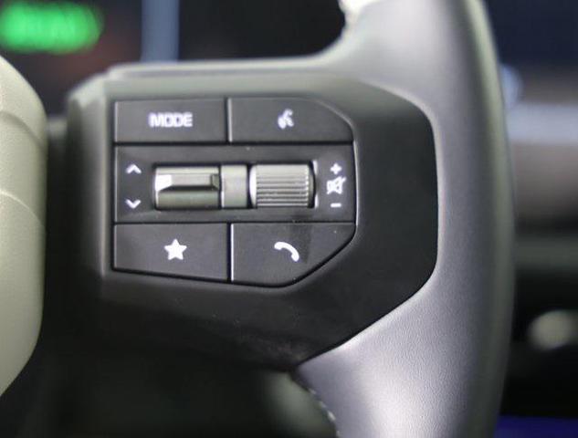 Photo of 2025 Glacier White Pearl Kia EV6