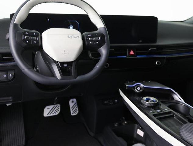 Photo of 2025 Glacier White Pearl Kia EV6