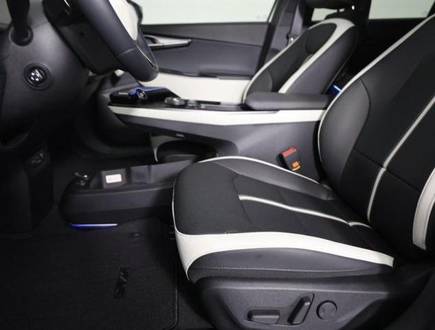 Photo of 2025 Glacier White Pearl Kia EV6