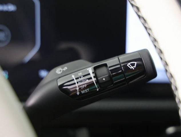 Photo of 2025 Glacier White Pearl Kia EV6