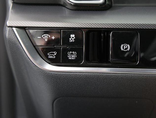 Photo of 2025 Snow White Pearl Kia Sportage Hybrid