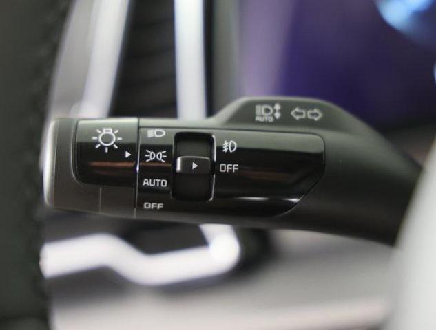 Photo of 2025 Snow White Pearl Kia Sportage Hybrid