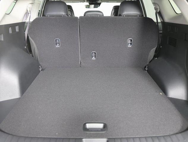 Photo of 2025 Snow White Pearl Kia Sportage Hybrid