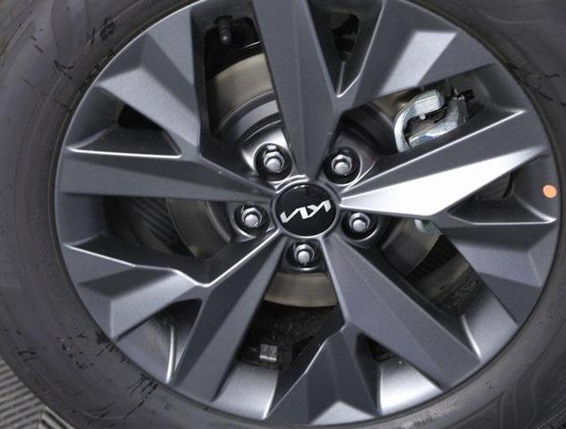 Photo of 2025 Snow White Pearl Kia Sportage Hybrid