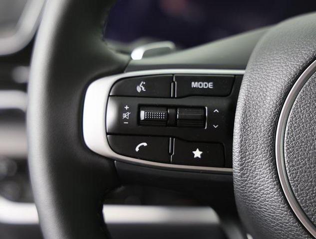 Photo of 2025 Snow White Pearl Kia Sportage Hybrid