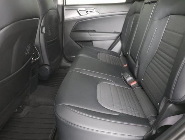 Photo of 2025 Snow White Pearl Kia Sportage Hybrid
